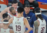 LOL决赛-比赛中球队因多次犯规处罚导致失利