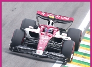 英雄联盟总决赛-阿斯顿马丁鏖战雷诺车队，周冠宇扛起全队