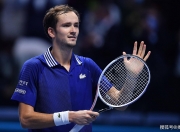 英雄联盟总决赛-美网完胜拉沃尔杯，梅德韦杰夫刷新纪录