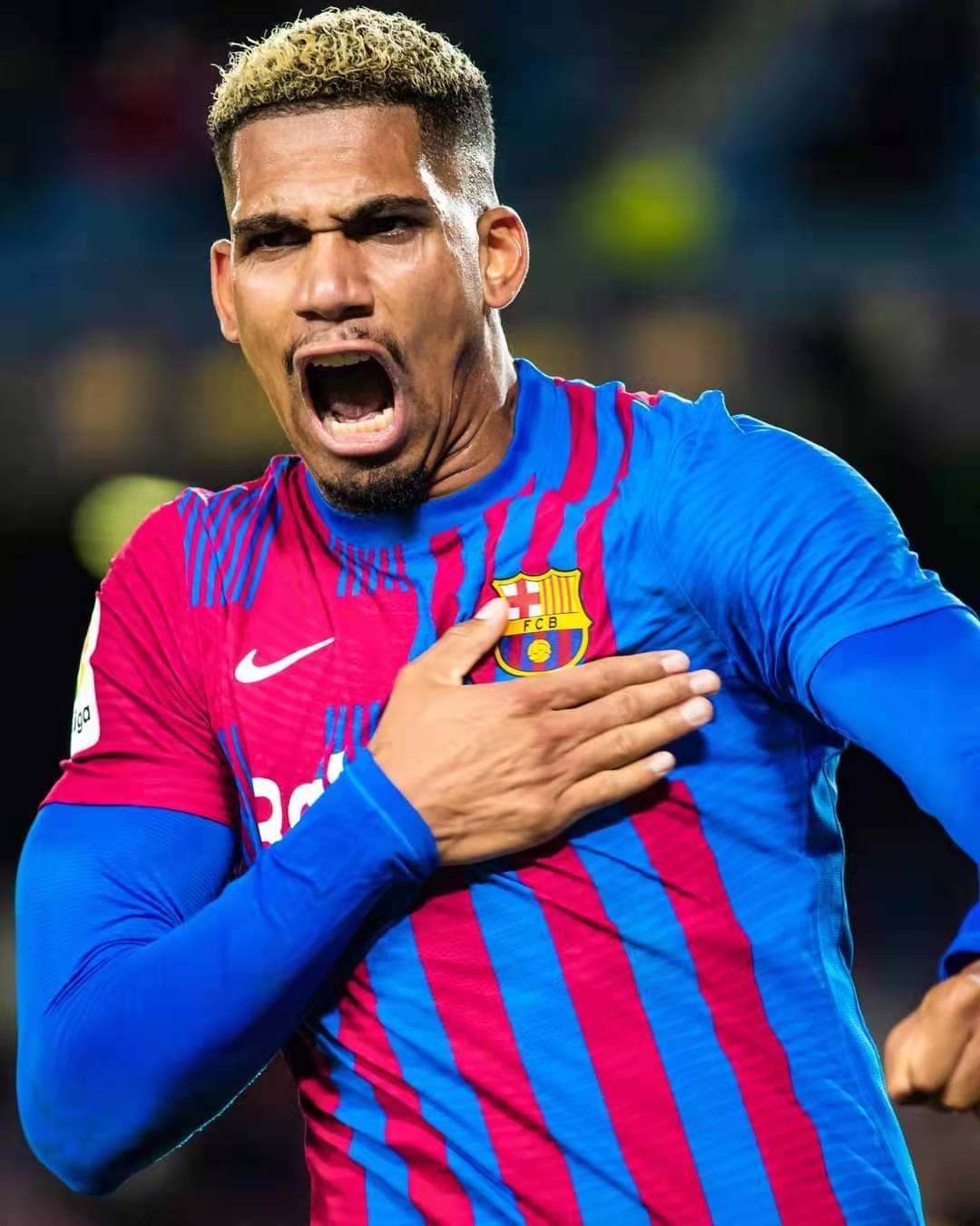 包含大洋洲联赛领头羊轻松晋级进军决赛的词条