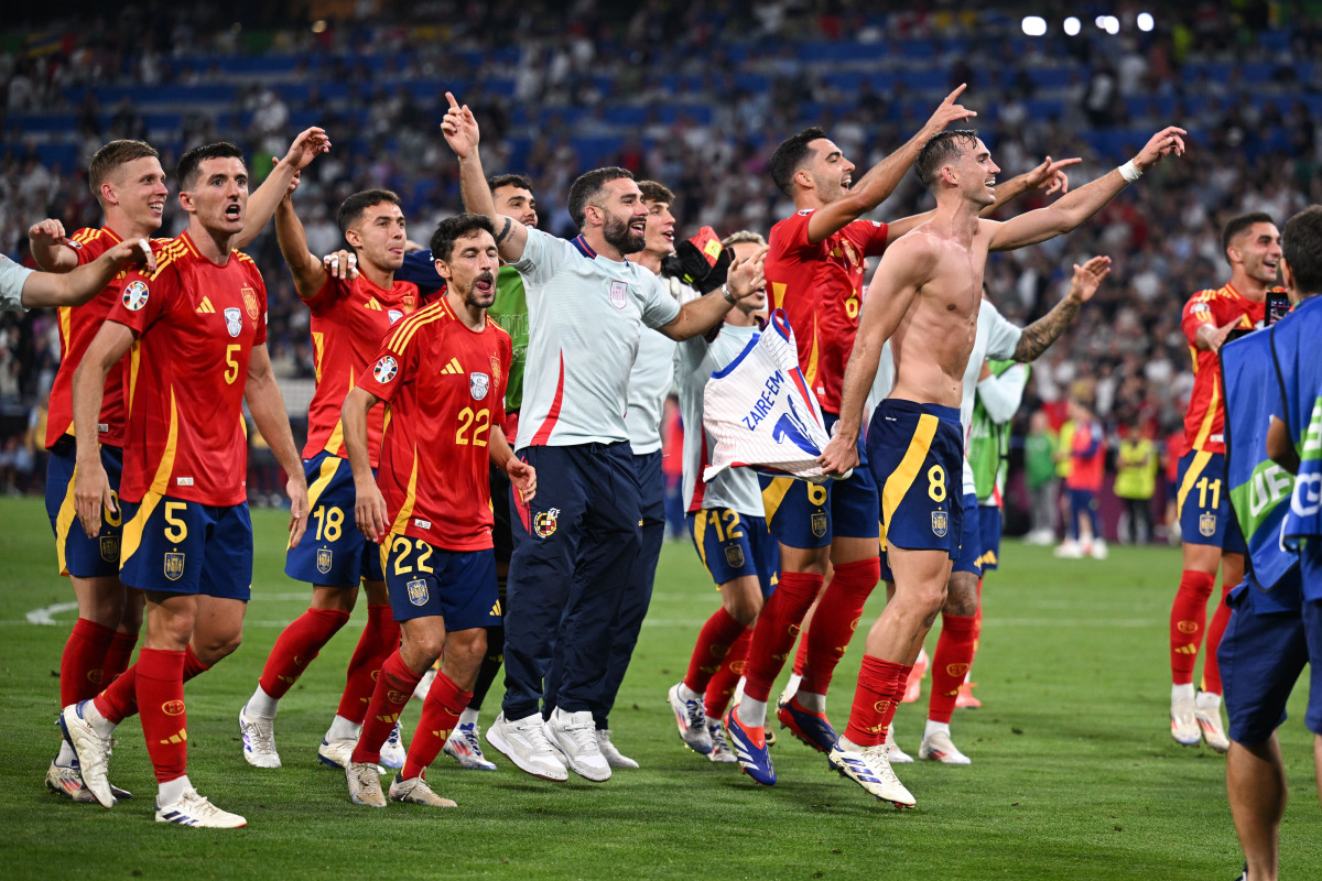 阿尔梅里亚竞技队在比赛中力挽狂澜 阿尔梅里亚竞技队在比赛中力挽狂澜