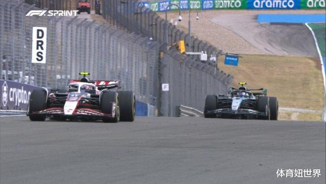 迈凯伦鏖战阿斯顿马丁,汉密尔顿刷新纪录 迈凯伦鏖战阿斯顿马丁,汉密尔顿刷新纪录