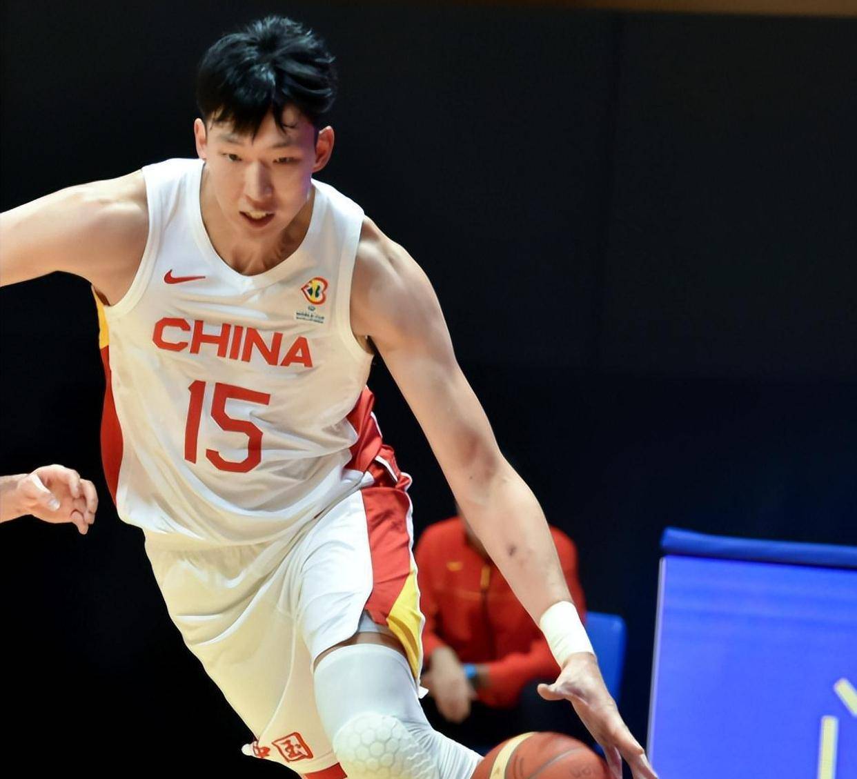 太阳完胜江苏队,周琦刷新纪录 太阳完胜江苏队,周琦刷新纪录