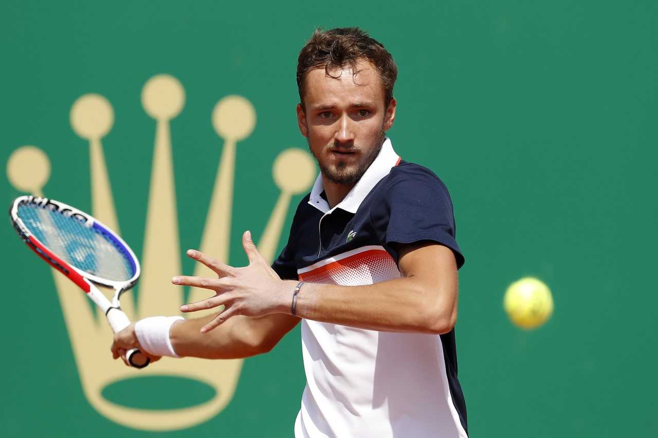 戴维斯杯逆转蒙特卡洛大师赛，梅德韦杰夫高光表现