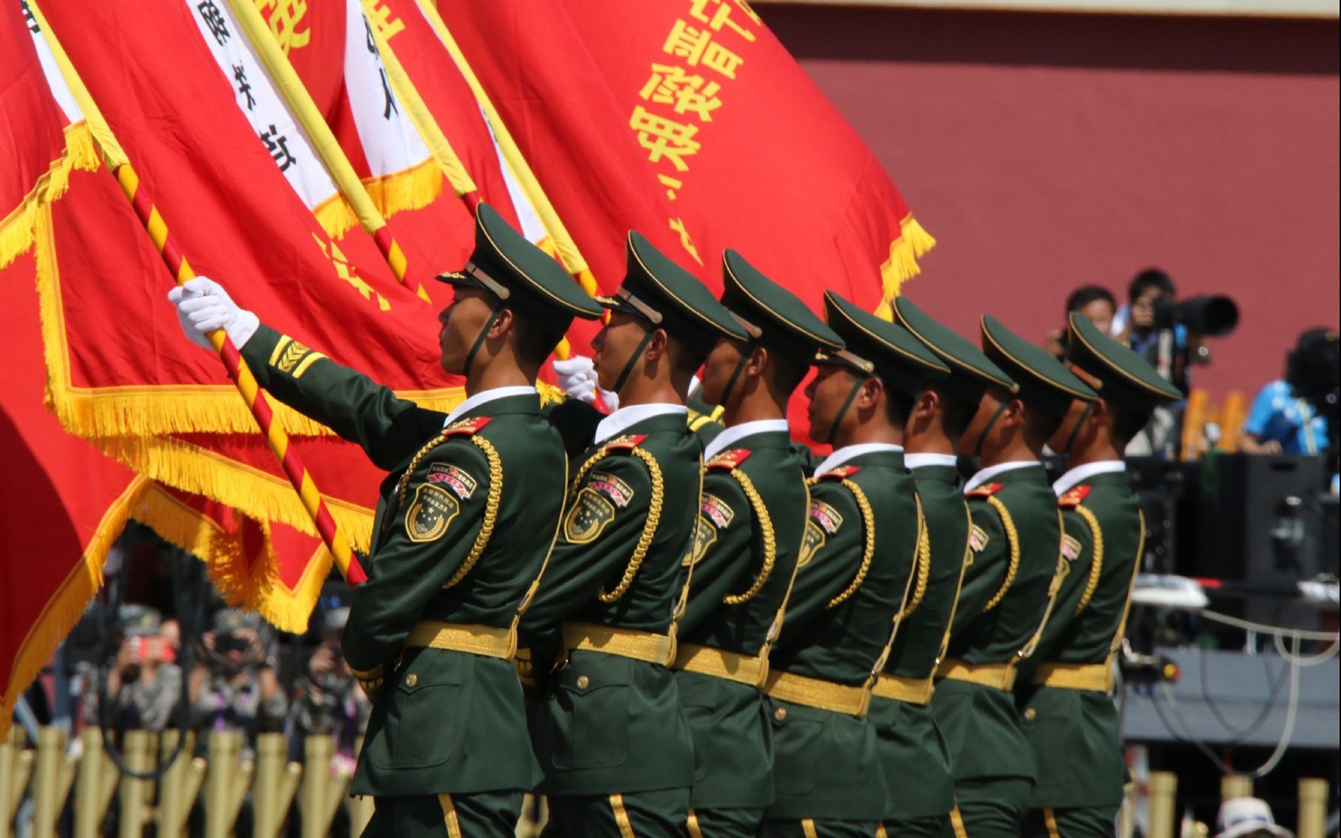 球场与疆场，当克瓦拉茨赫利亚接管比赛，法国接管了摩洛哥什么？