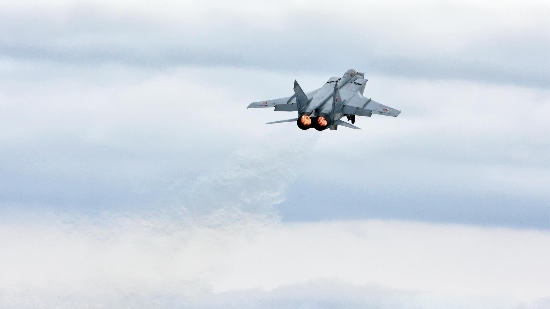 硝烟散尽,爵士击溃雄鹿,关键先生竟是掘金的约基奇